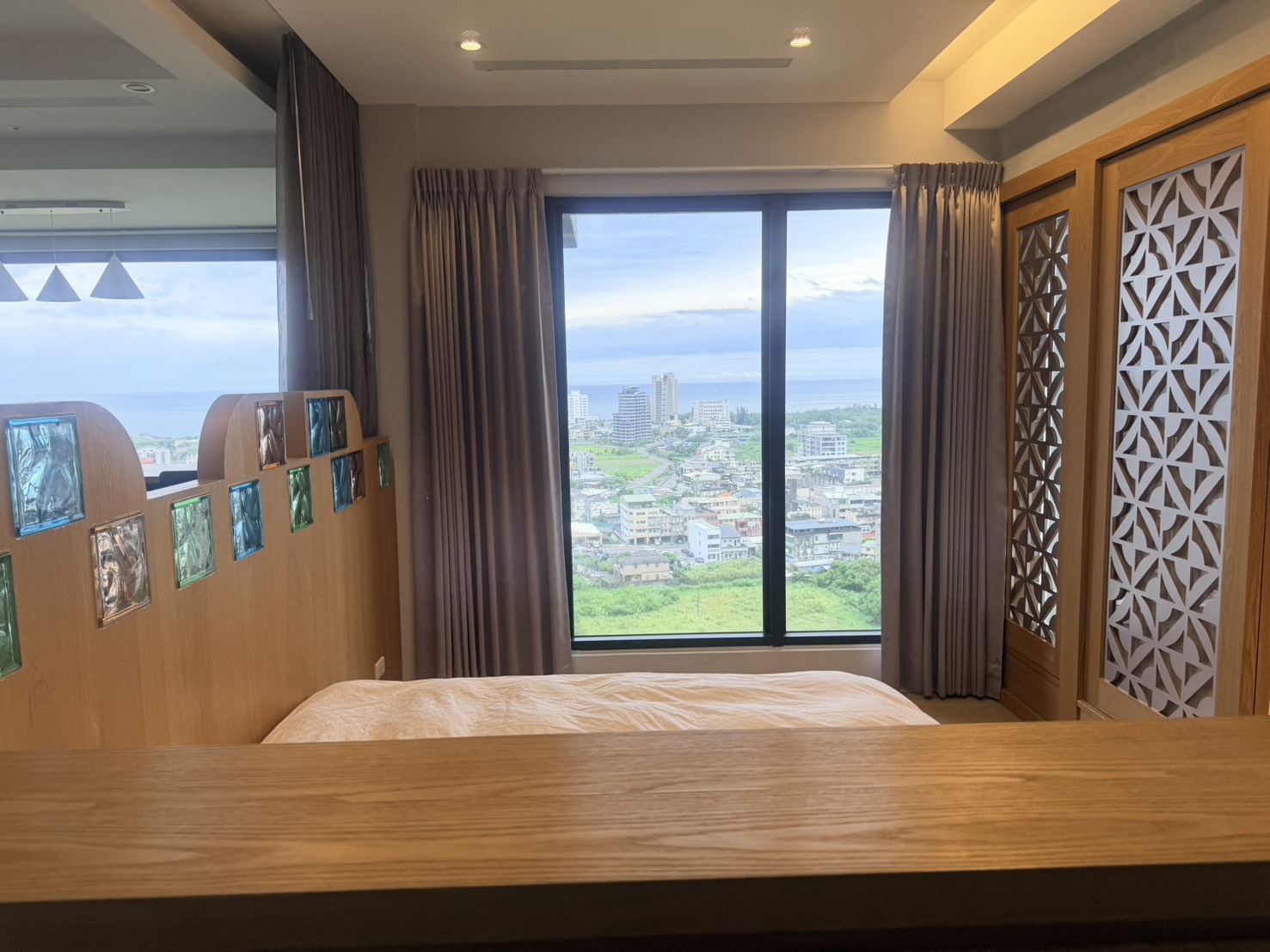 嶼光望海窗前山海景色